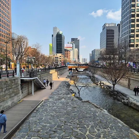 Jeongdong Stay 25, City Hall & Deoksugung