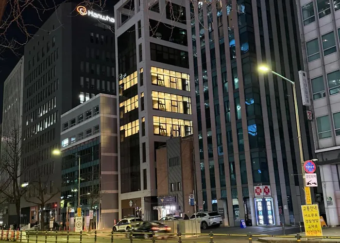 Jeongdong 25, Hall & Deoksugung *
