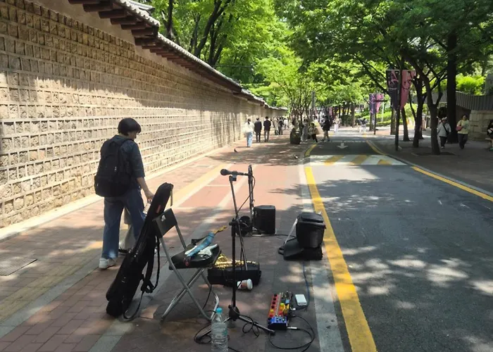 Jeongdong 25, Hall & Deoksugung *